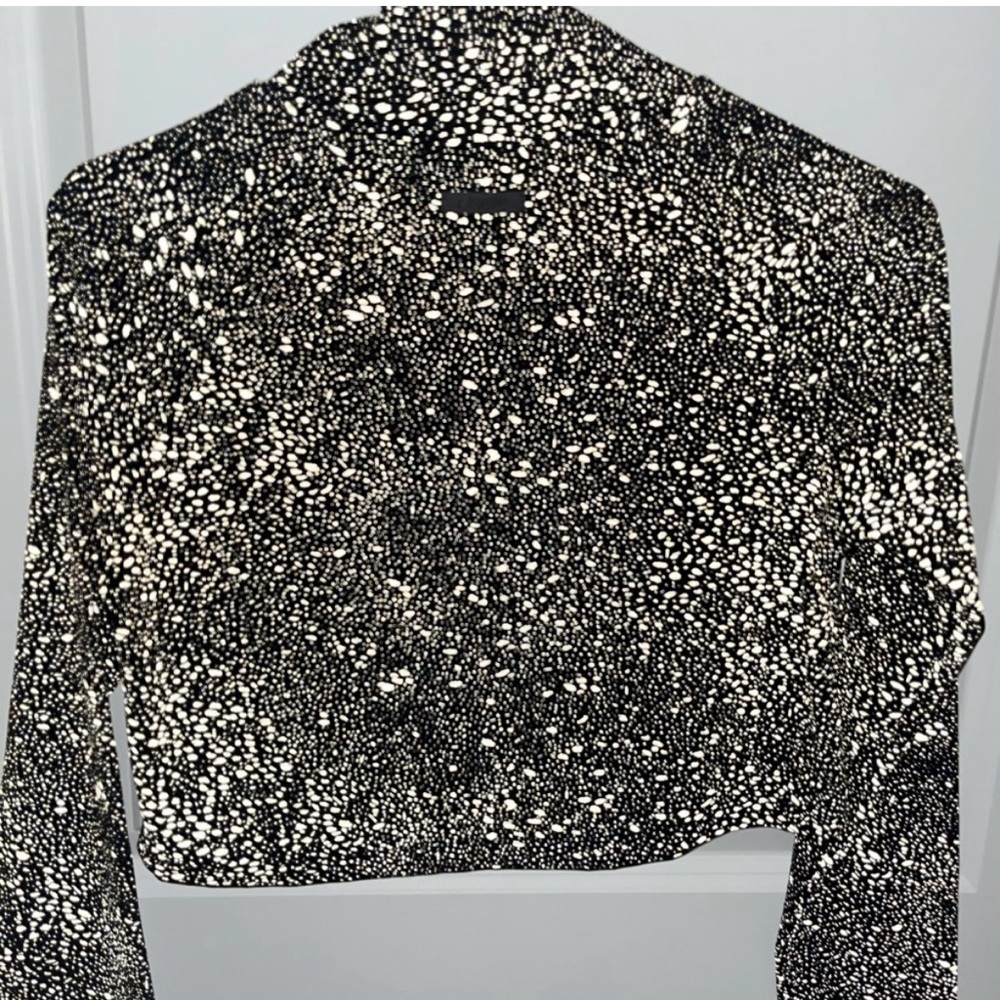 Oiselle Firecracker Long Sleeve Crop Top Onna Print Medium Watch and thumb hole